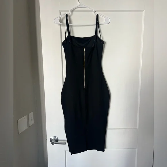 Lulu’s black dress - Picture 6 of 7